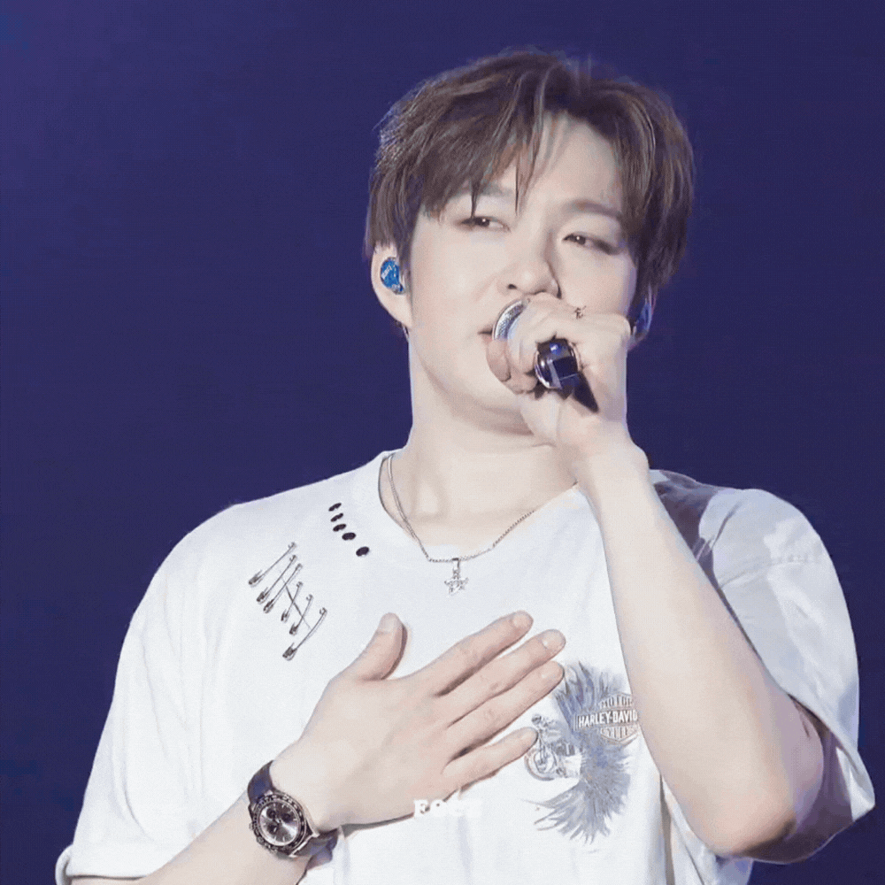 Behind-the-scenes cut of Lee Changsub (BTOB)