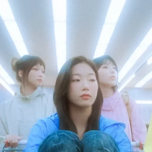 Behind-the-scenes cut of LE SSERAFIM