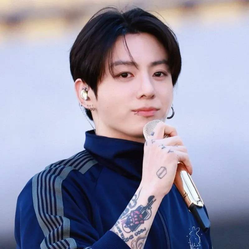 Foto aktivitas terbaru Jungkook (BTS)