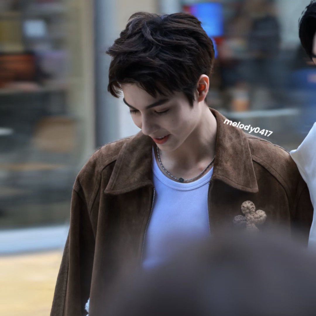 A moment captured by Charlie (SMTR25)'s fan