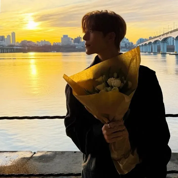 A moment captured by He Xinlong (ALPHA DRIVE ONE)'s fan