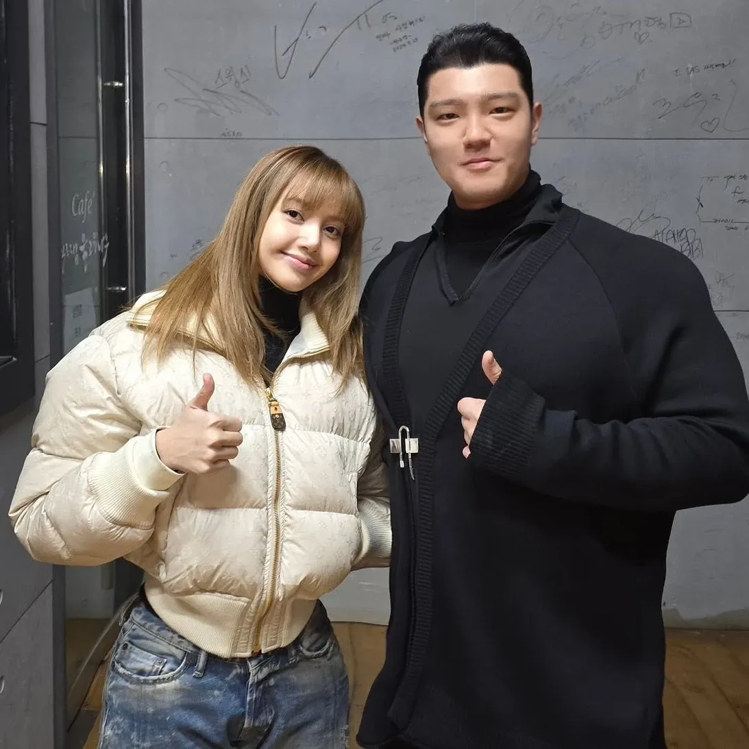 Foto aktivitas terbaru Lisa (BLACKPINK)