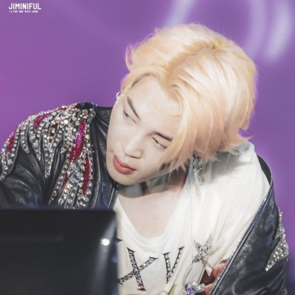 Today’s hot picks from the 지민 (방탄소년단) community