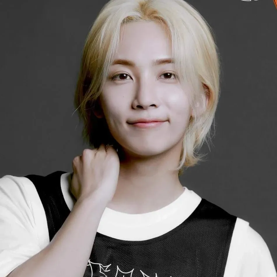Recent activity shot of Jeonghan (SEVENTEEN)