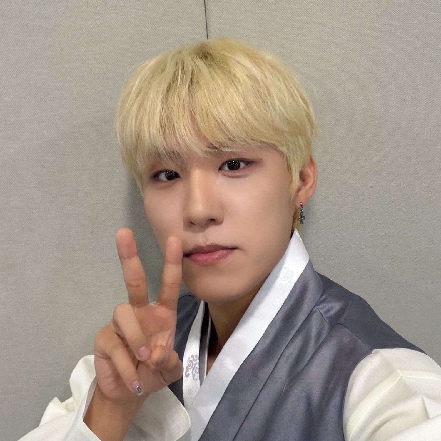 Latest photo of Park Woojin (AB6IX)