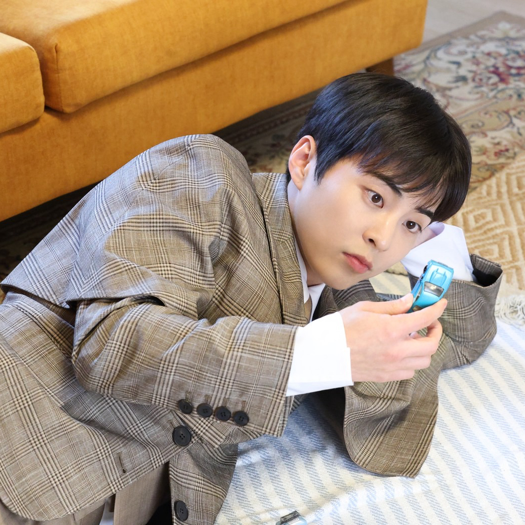 Behind-the-scenes cut of Xiumin (EXO)