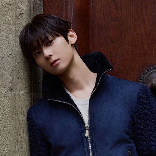 황민현의 비하인드 컷