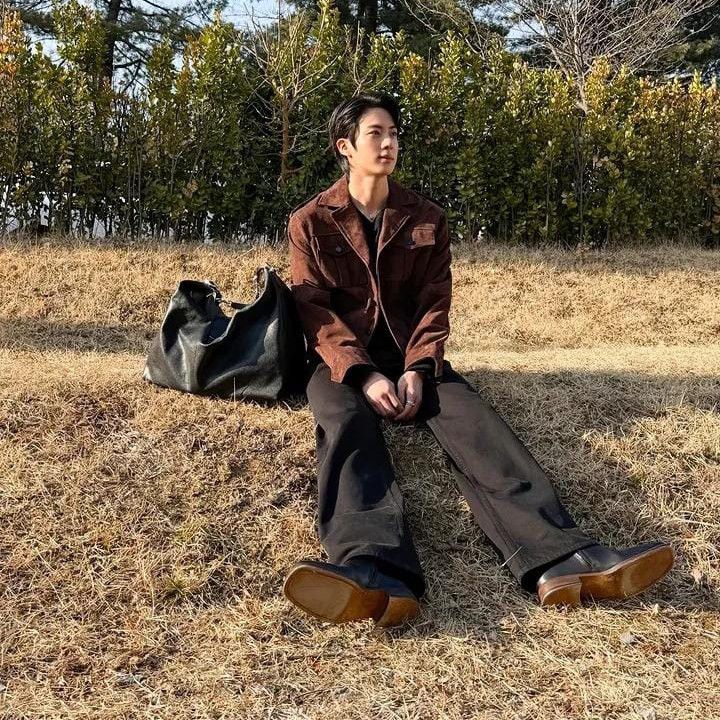 Foto aktivitas terbaru Jin (BTS)