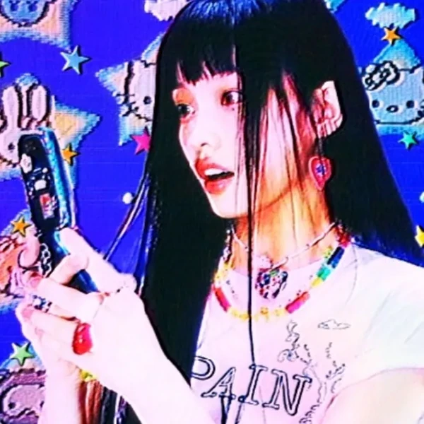 Signature photo of Iroha (ILLIT) capturing their charm