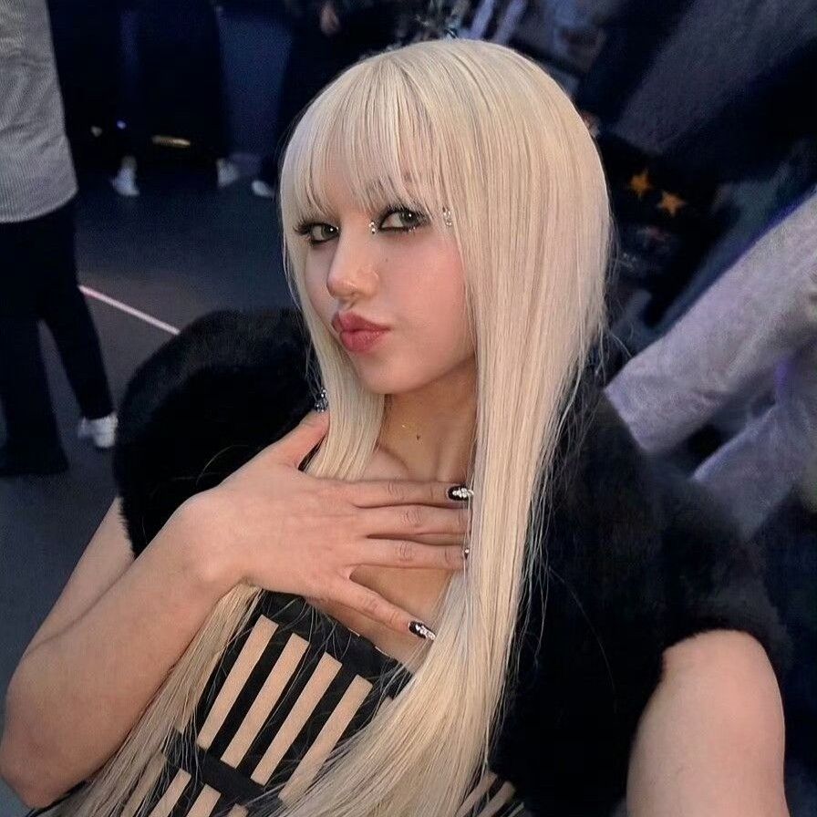 Momen yang diabadikan oleh penggemar Lisa (BLACKPINK)