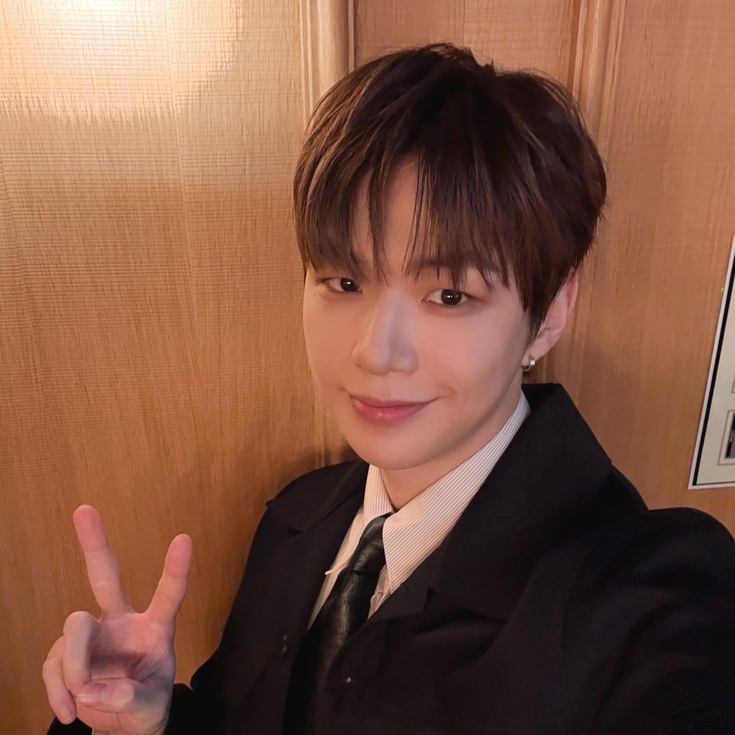 강다니엘의 비하인드 컷