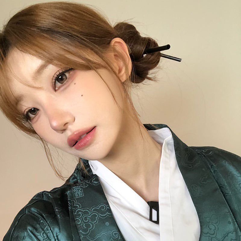 Behind-the-scenes cut of QWER