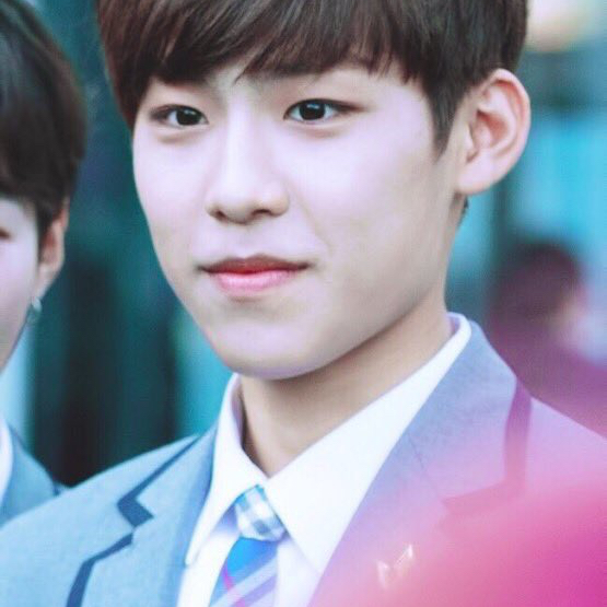 朴佑镇 (AB6IX)的最新活动照片