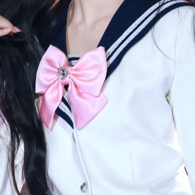 A moment captured by Yuha (Hearts2Hearts)'s fan