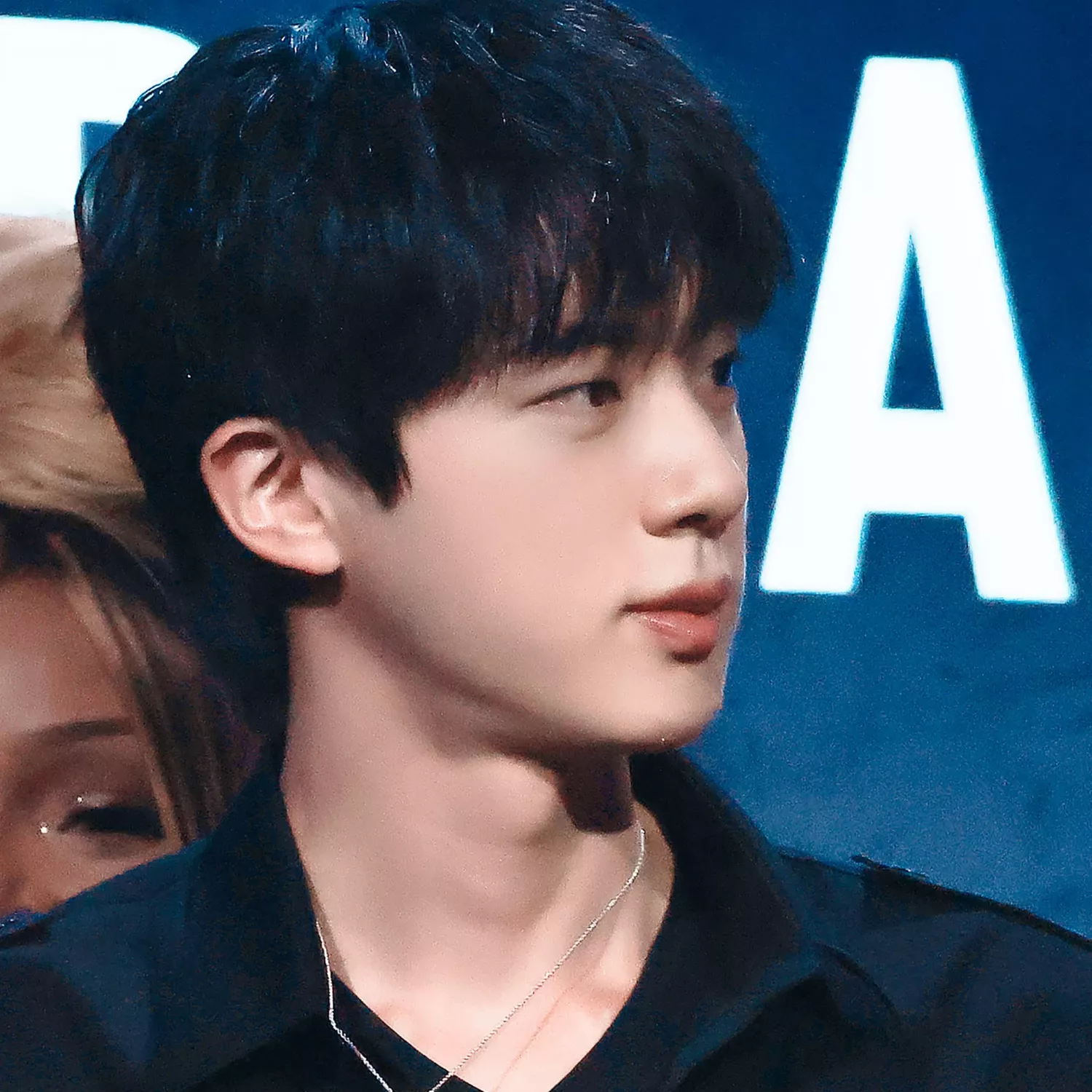 Potret di balik layar Jin (BTS)