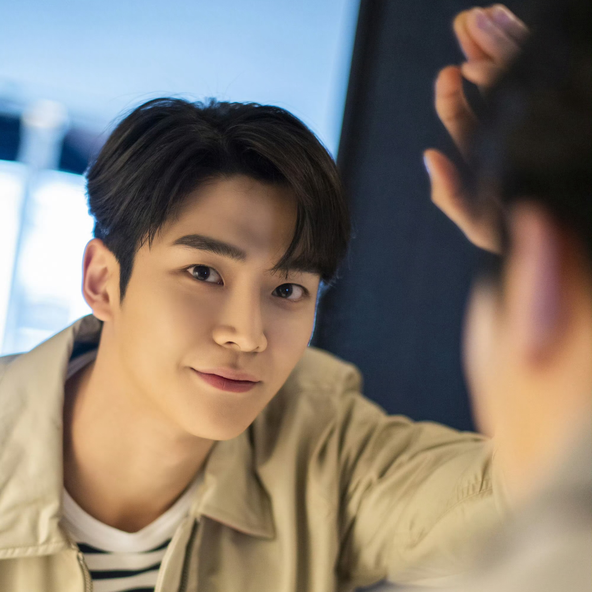 로운의 최신 사진