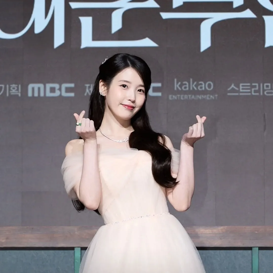 Foto aktivitas terbaru IU