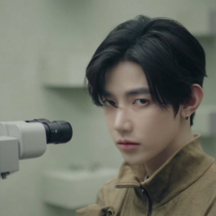 A moment captured by Zhang Hao's fan