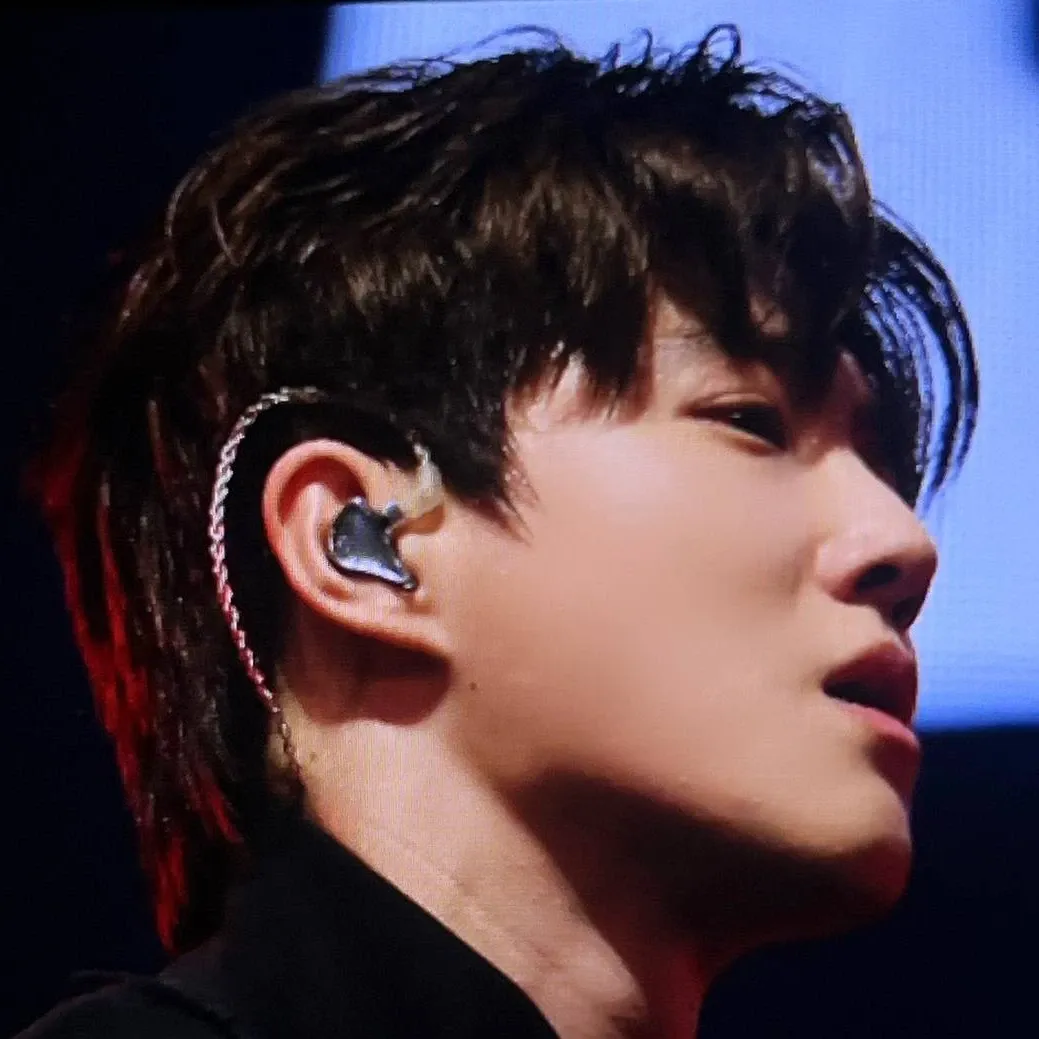 Behind-the-scenes cut of Suho (EXO)