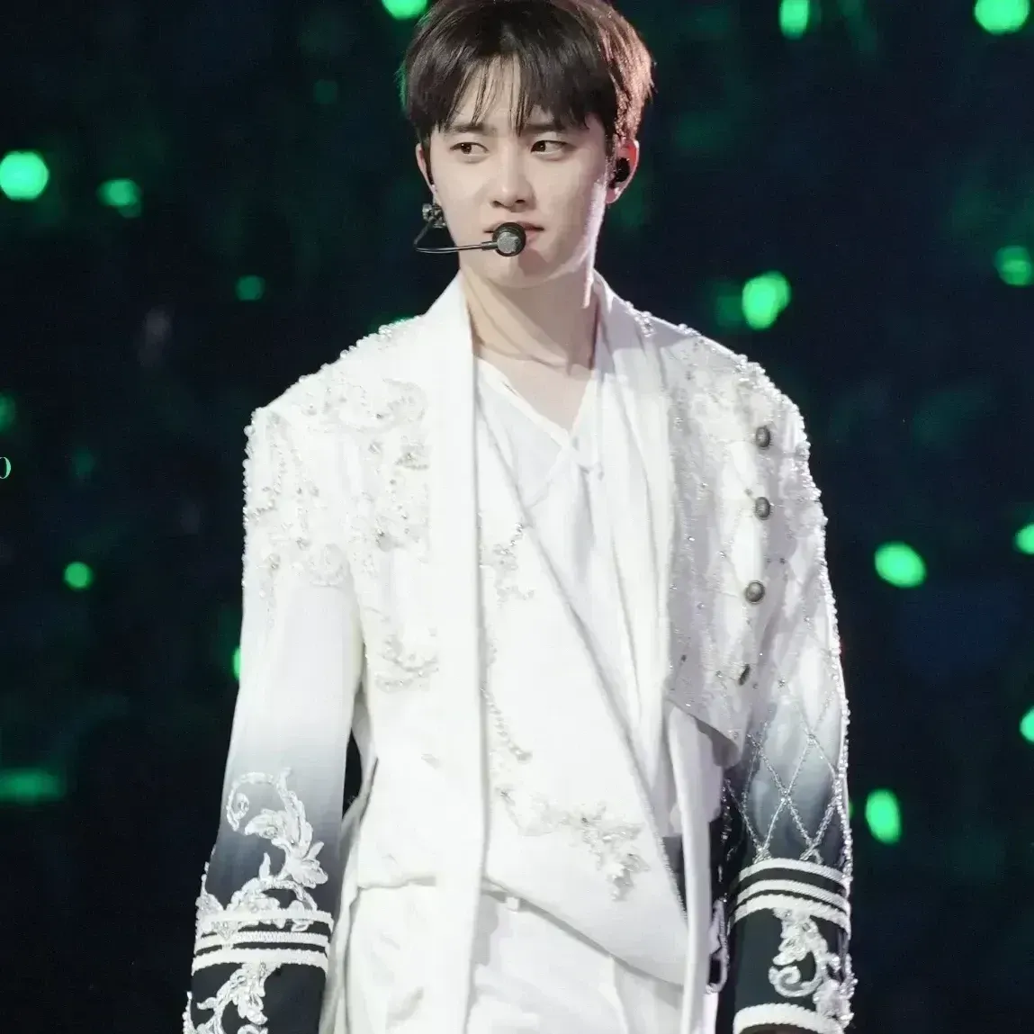 Momen yang diabadikan oleh penggemar D.O. (EXO)