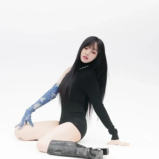 Behind-the-scenes cut of Yuju (GFRIEND)