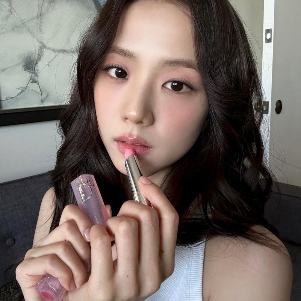 Foto aktivitas terbaru Jisoo (BLACKPINK)