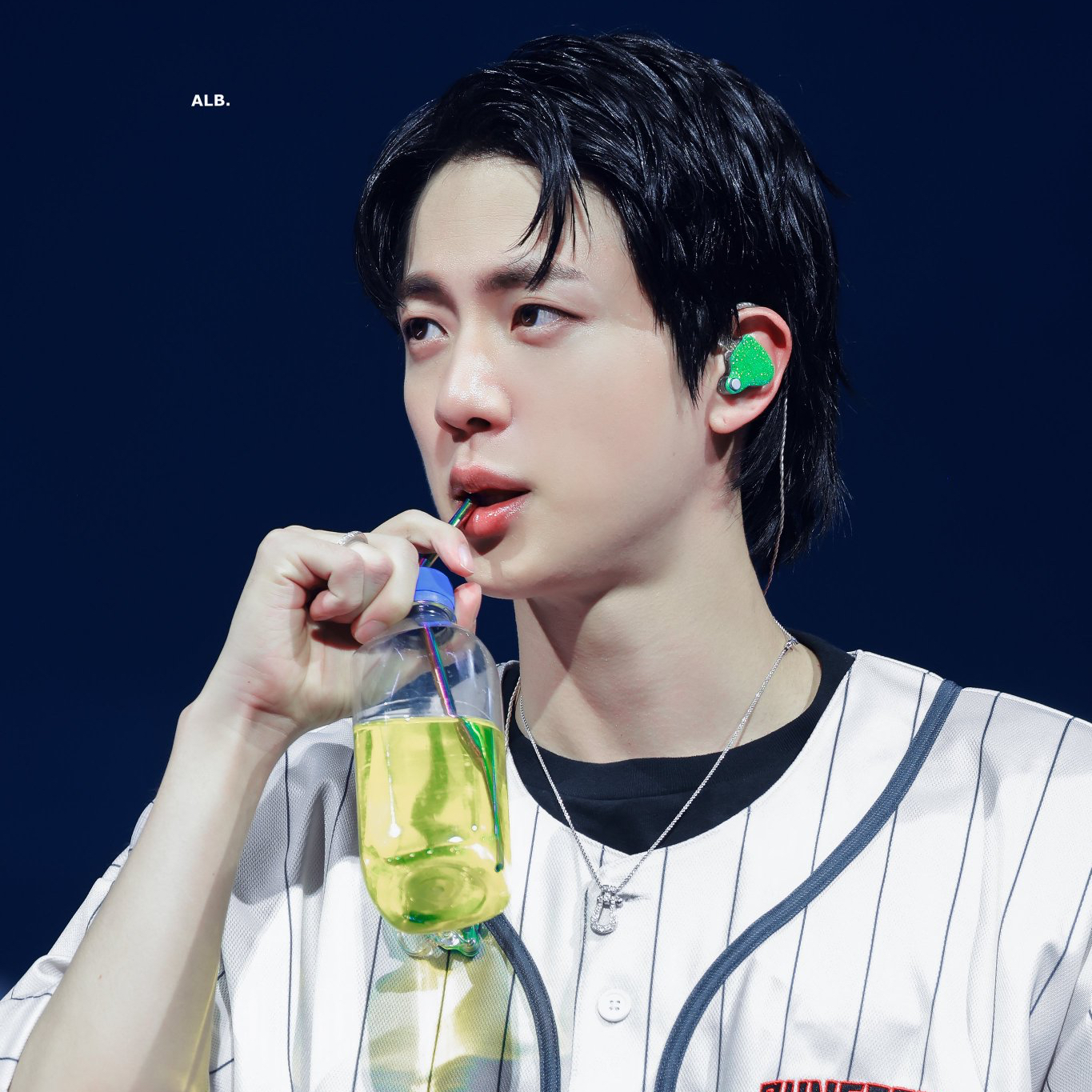 진 (방탄소년단)의 최신 사진