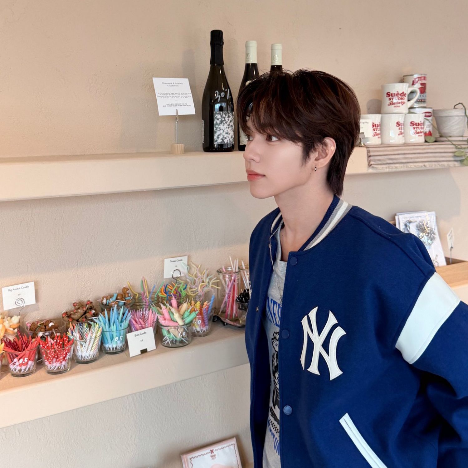 A moment captured by JL (AHOF)'s fan