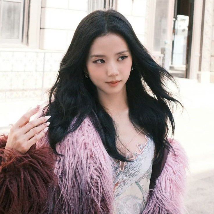 Latest photo of Jisoo (BLACKPINK)