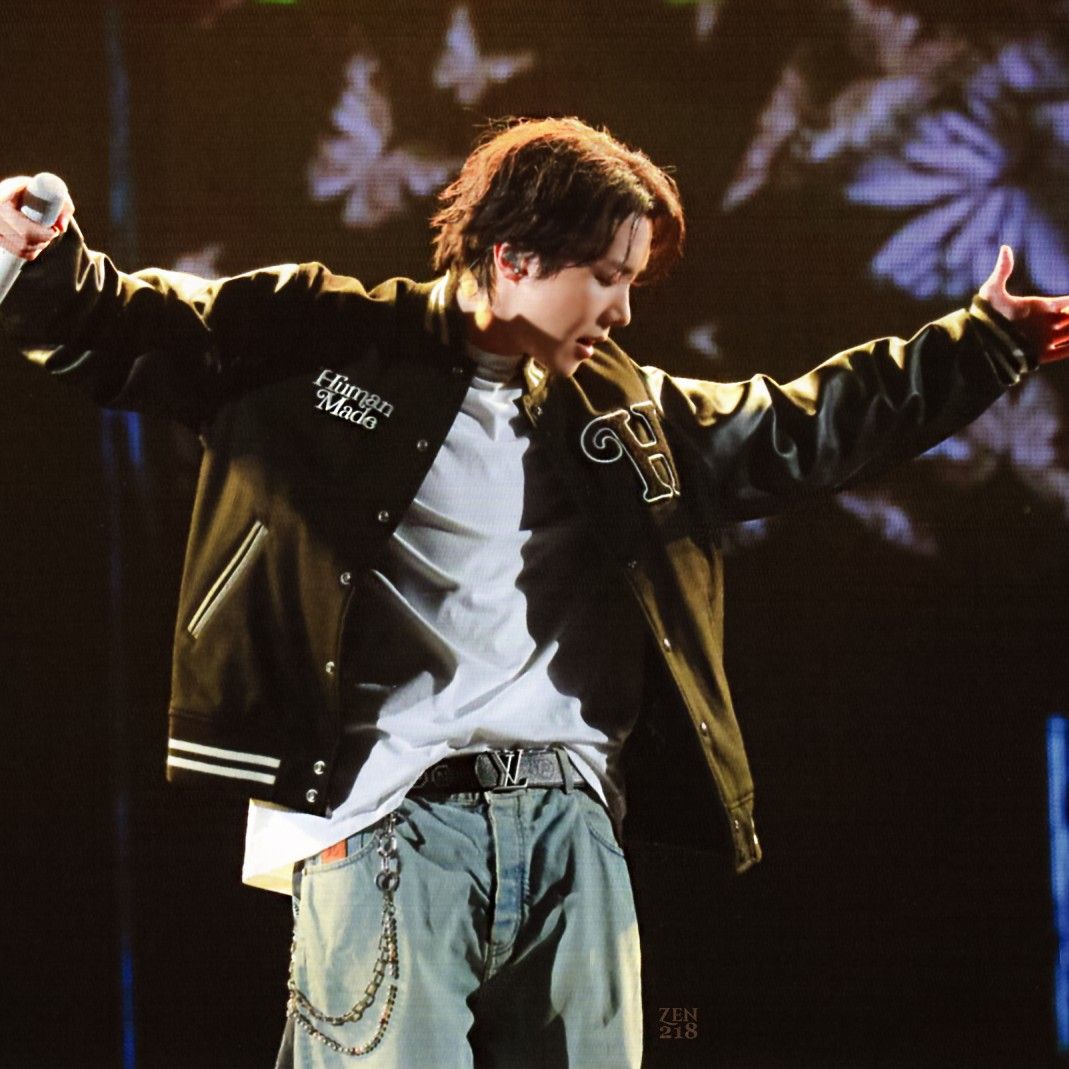 Foto terbaru j-hope (BTS)