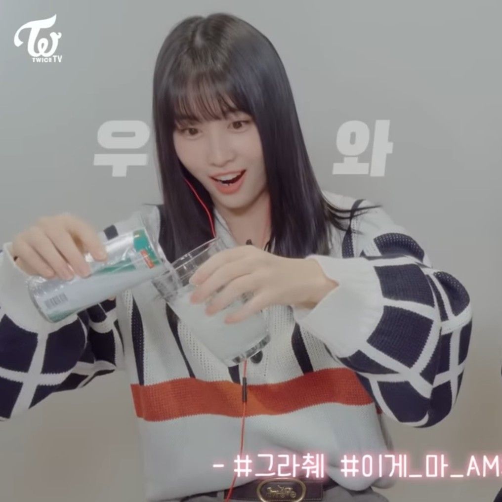 모모 (TWICE)의 비하인드 컷