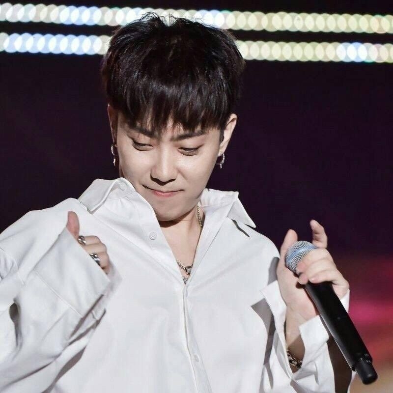 Recent activity shot of Eun Jiwon (SECHSKIES)