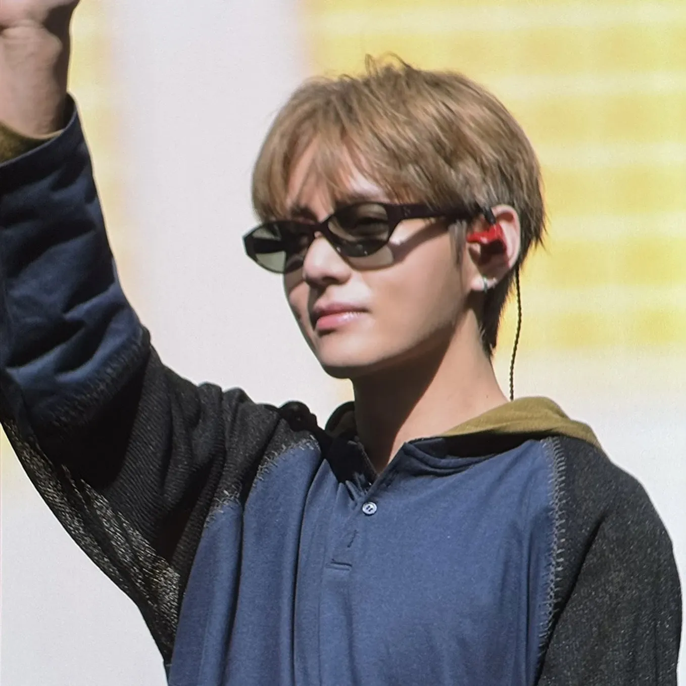 Foto aktivitas terbaru V (BTS)