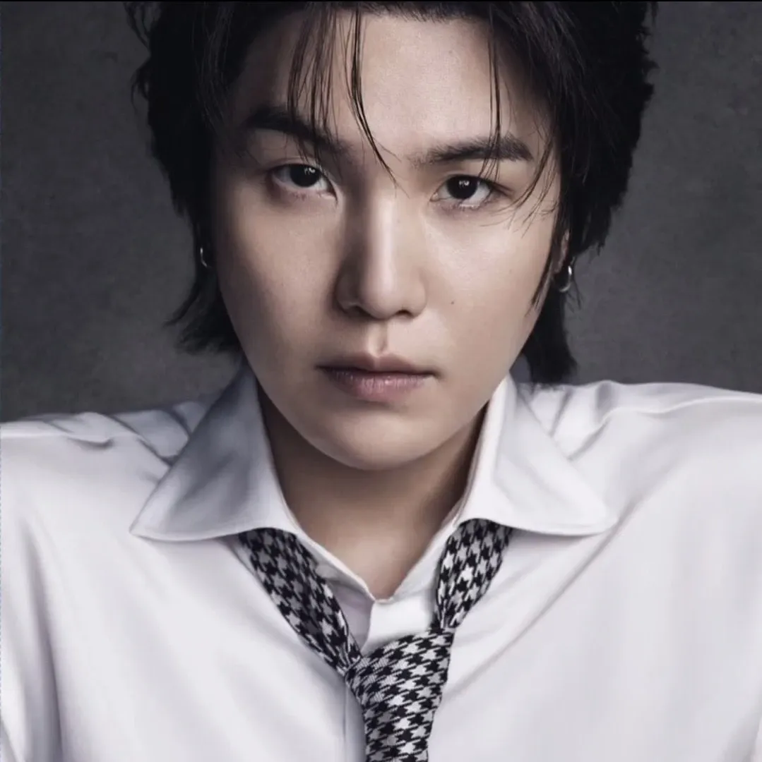 Foto aktivitas terbaru SUGA (BTS)