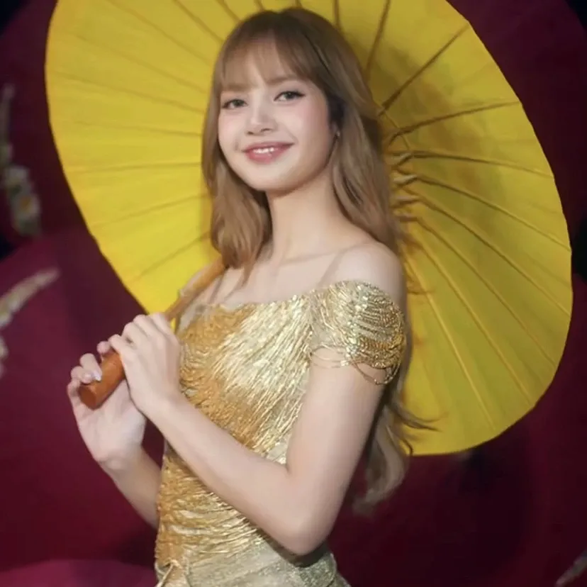 Momen yang diabadikan oleh penggemar Lisa (BLACKPINK)