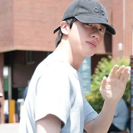 진 (방탄소년단)의 최신 사진