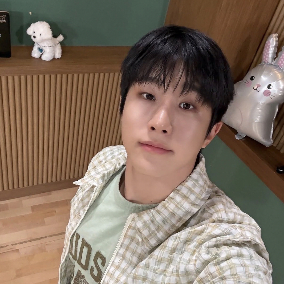 Behind-the-scenes cut of Jinjin (ASTRO)