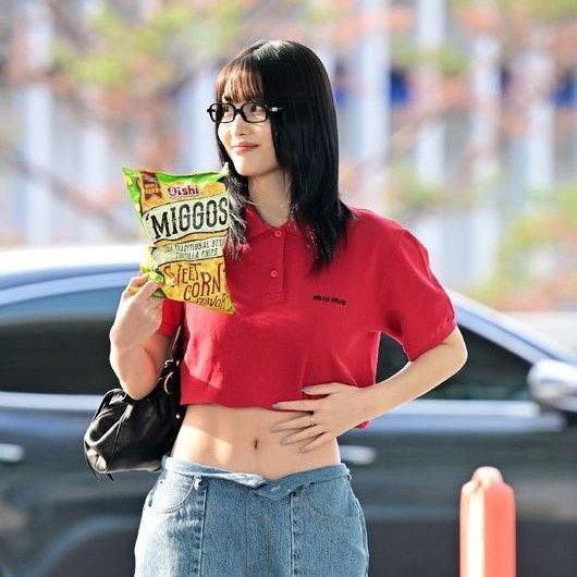 Momo (TWICE)的幕後花絮