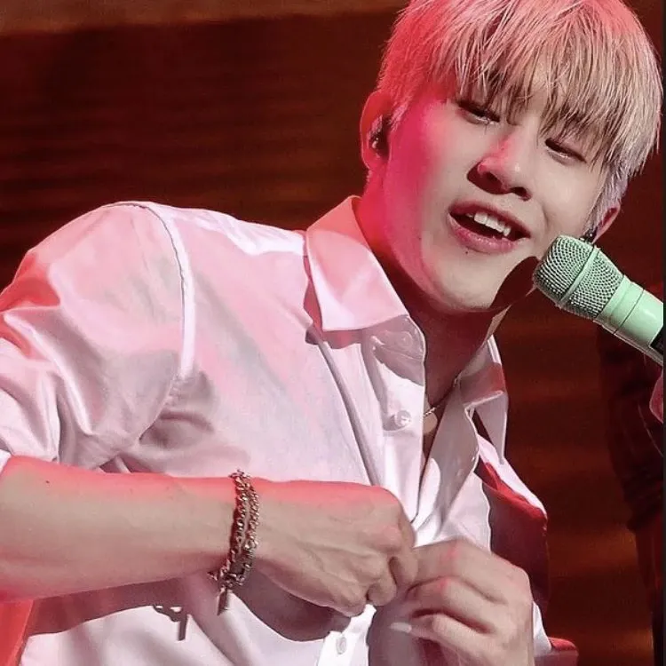 A moment captured by Jinjin (ASTRO)'s fan