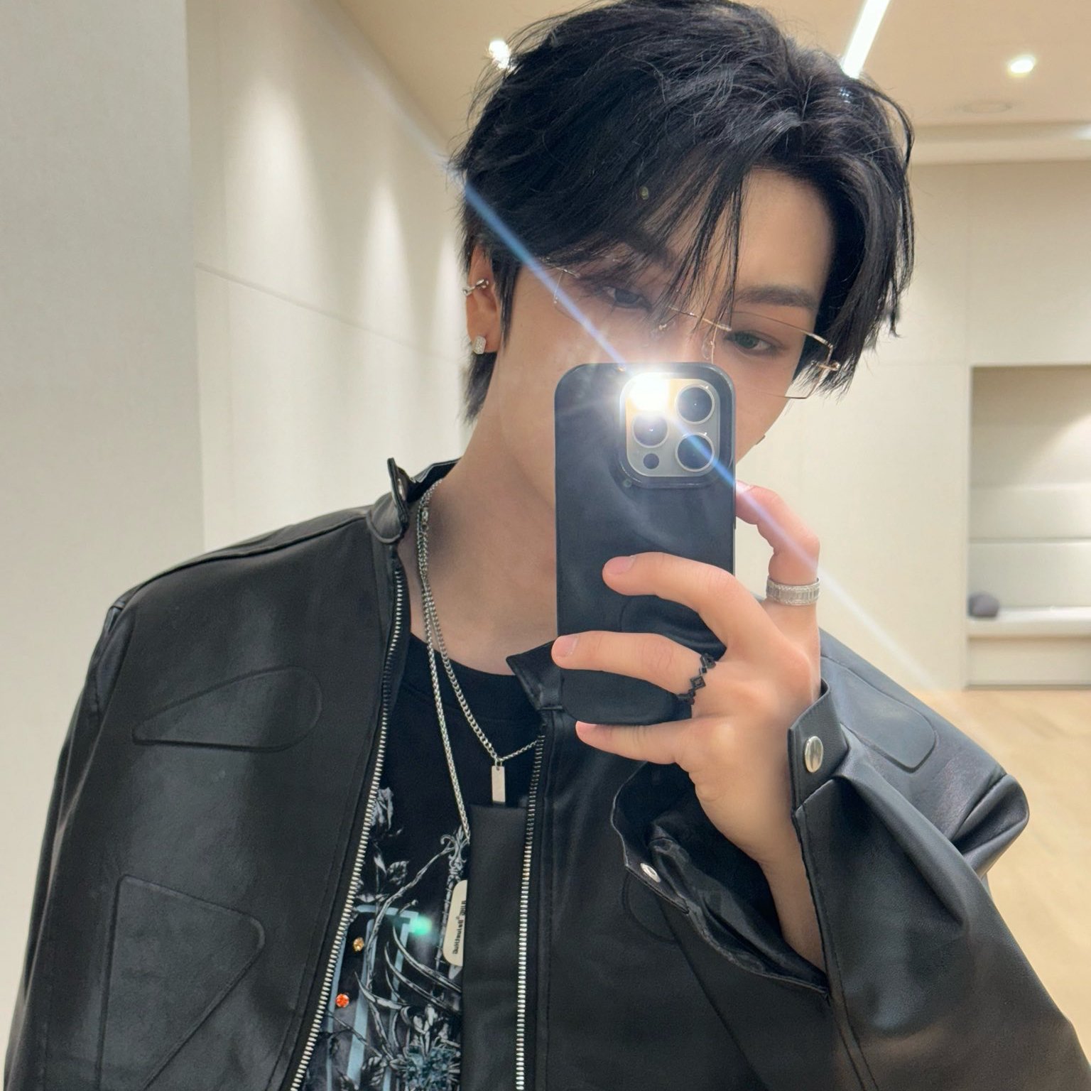 Behind-the-scenes cut of He Xinlong (ALPHA DRIVE ONE)