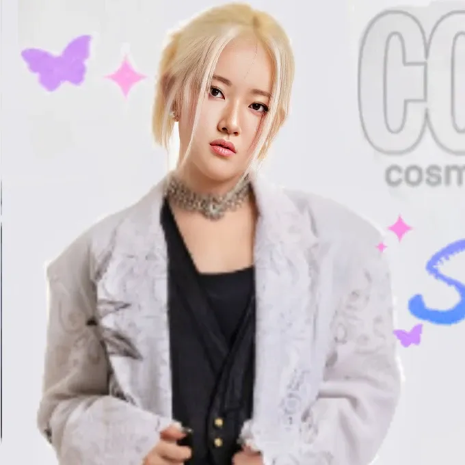 Recent activity shot of Suyeon (VVUP)