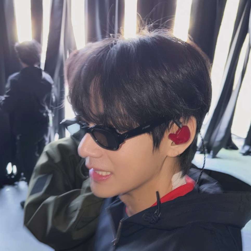 뷔 (방탄소년단)의 비하인드 컷