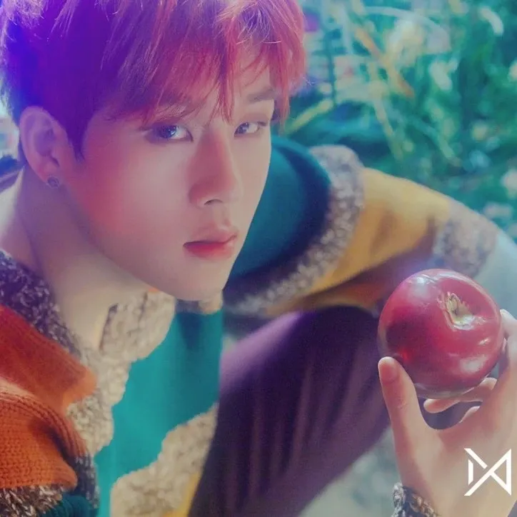 周宪 (MONSTA X)的最新照片