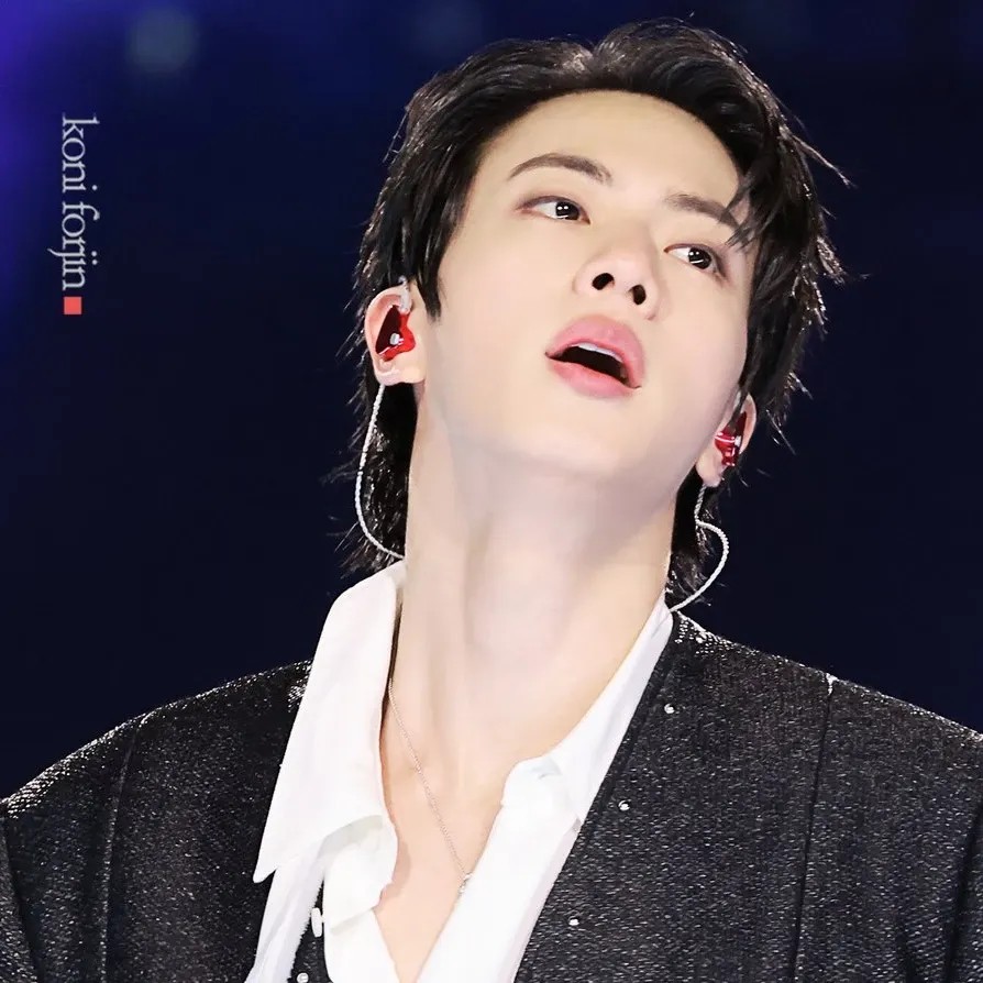 Behind-the-scenes cut of Jin (BTS)