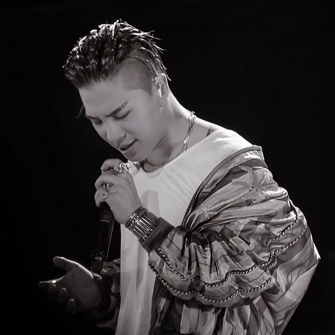 Latest photo of Taeyang (BIGBANG)