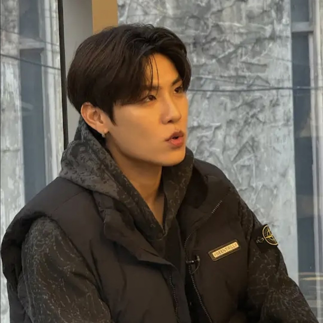Behind-the-scenes cut of Park Woojin (AB6IX)