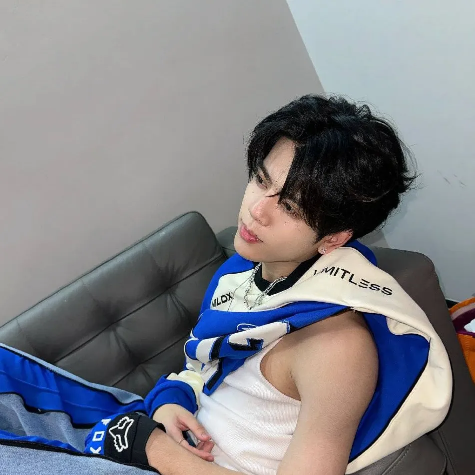 Behind-the-scenes cut of DORN (NexT1DE)