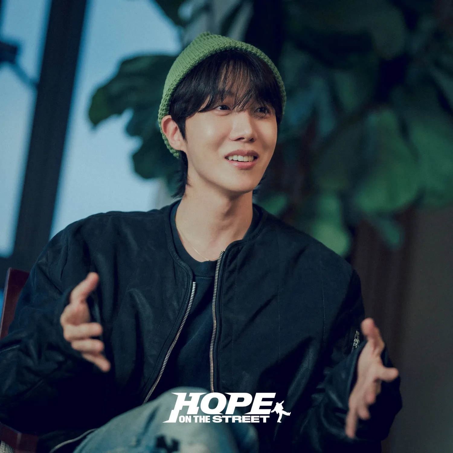 Behind-the-scenes cut of BTS