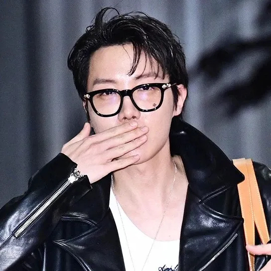 제이홉 (방탄소년단)의 최신 사진