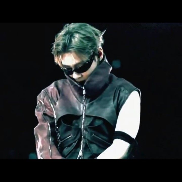 V (BTS)の舞台裏ショット